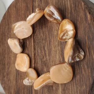 B2417 mother of pearl amber chip bracelet